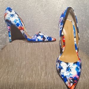 💥PRICE DROP💥Saks 5th Avenue Heels Size 5.5💙🤍❤